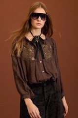 Meisie Blusa en plumeti y encaje Marr&oacute;n