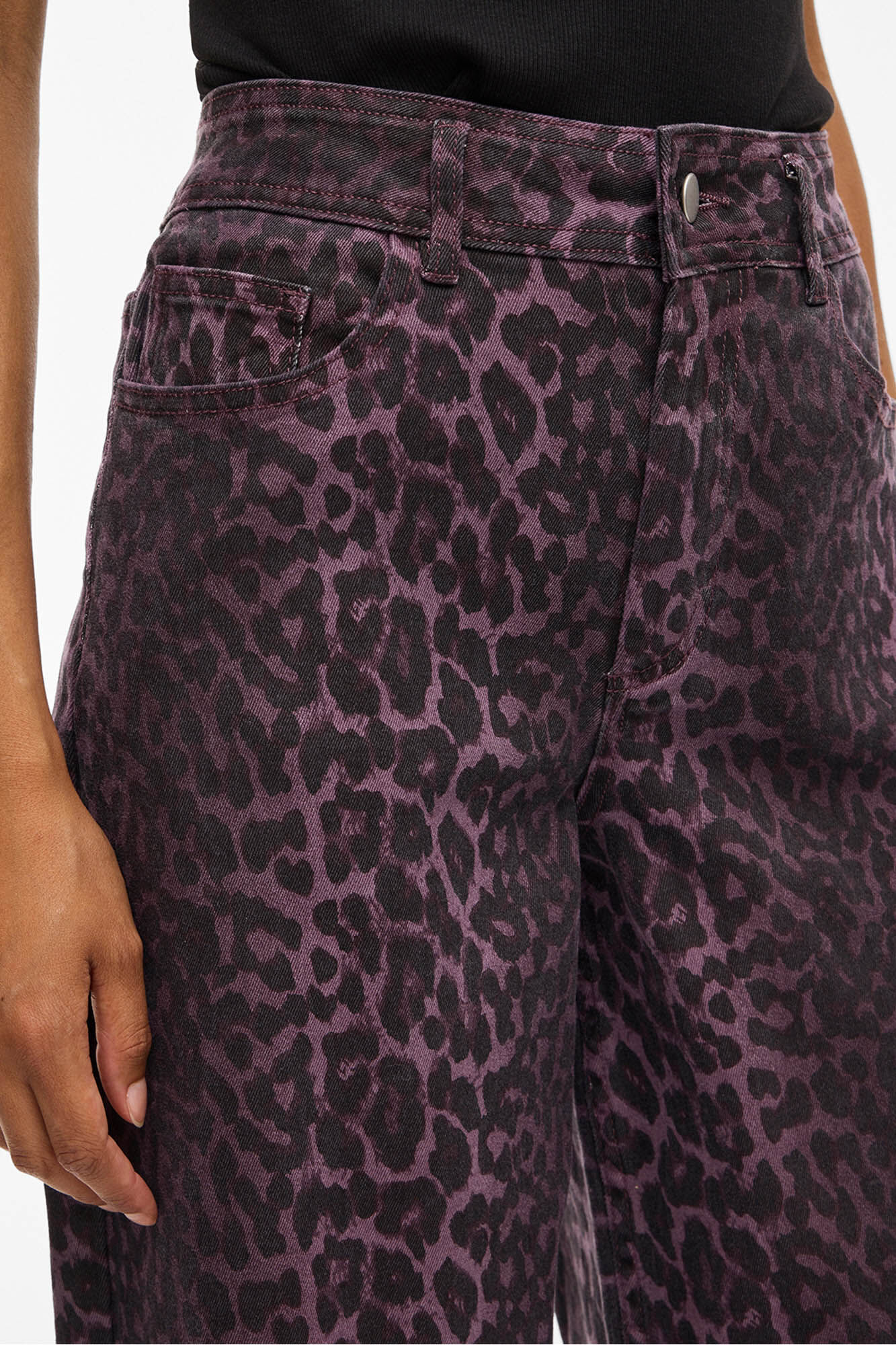 Vila Pantal&oacute;n vaquero estampado leopardo