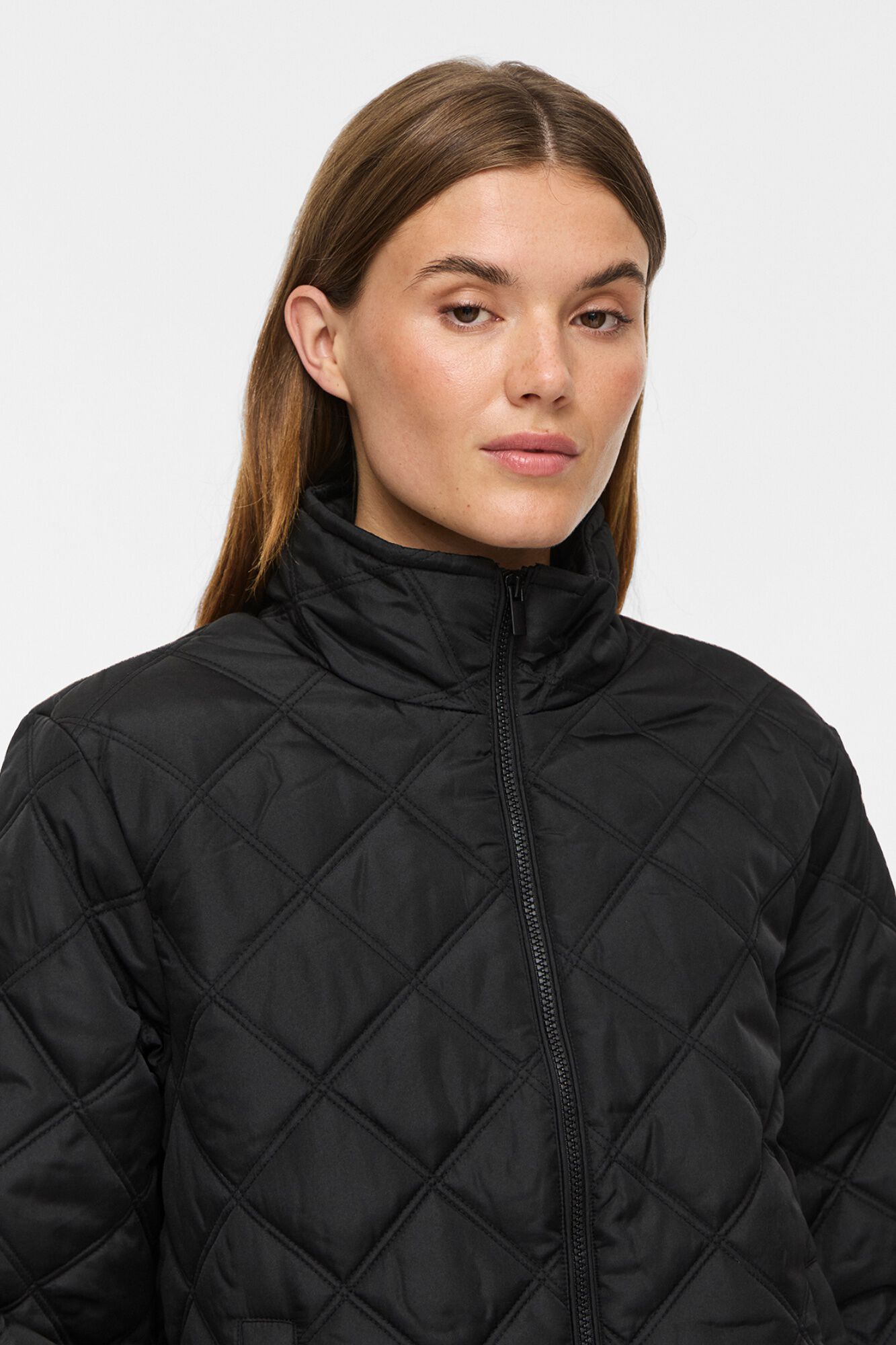 Vila Chaqueta acolchada de cuello alto