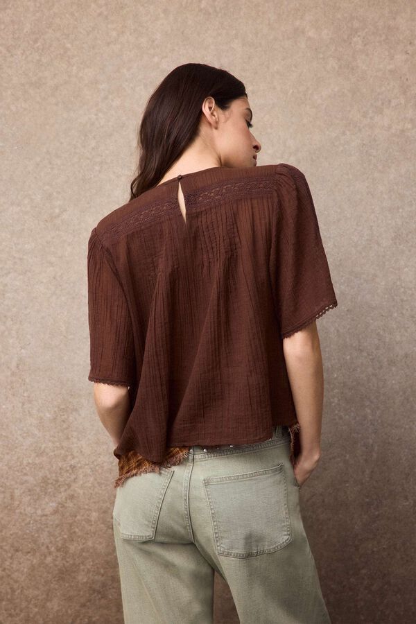 Slowlove Blusa detalles encaje Marr&oacute;n oscuro