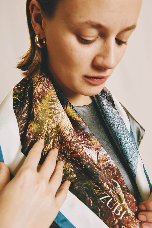 Zubi Pa&ntilde;uelo Seda Pragueira 65 x 65 Estampado azul