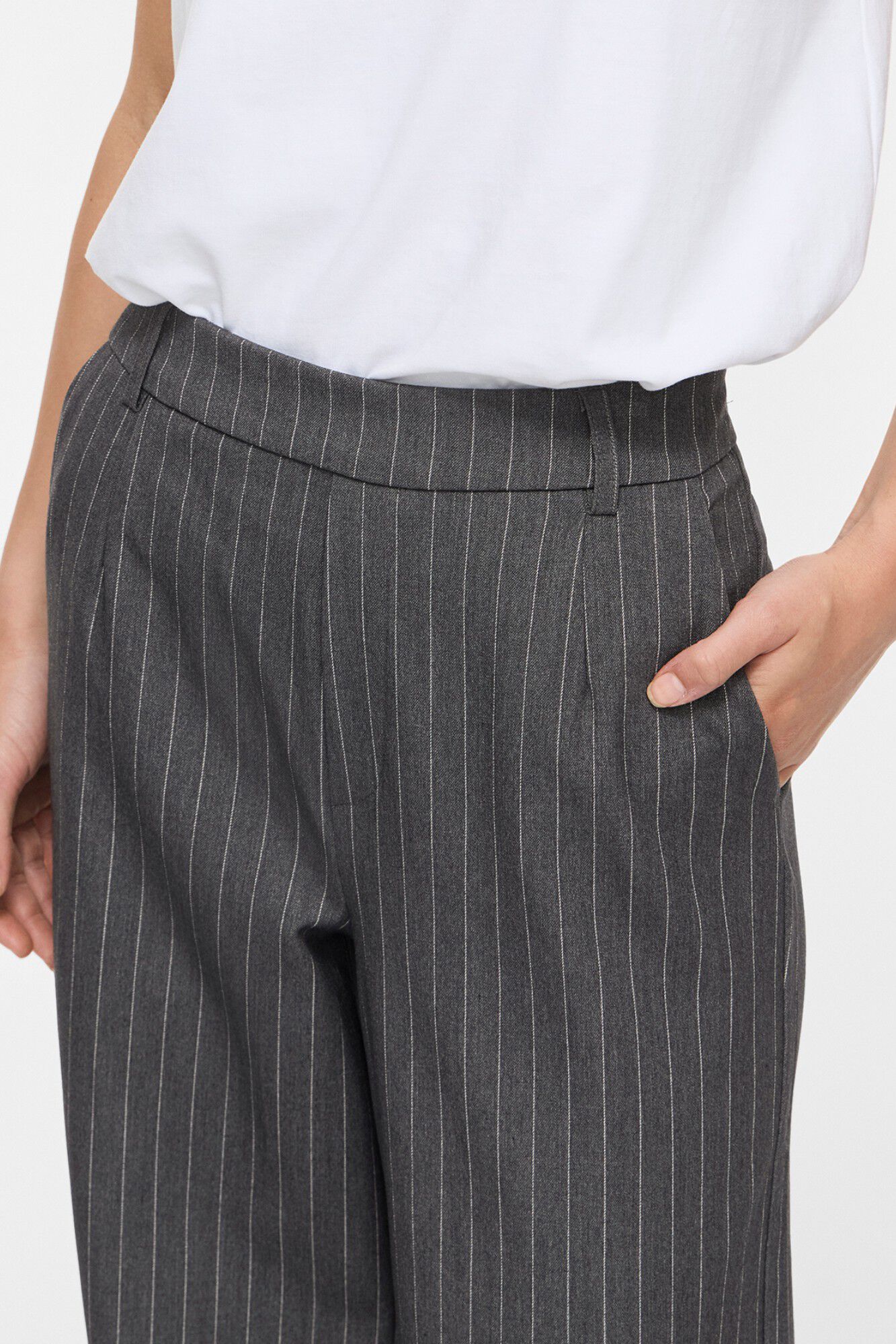 Vila Pantal&oacute;n de vestir de raya diplom&aacute;tica