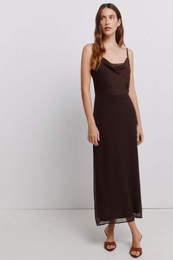 Vila Vestido largo satinado de tirantes Marr&oacute;n oscuro