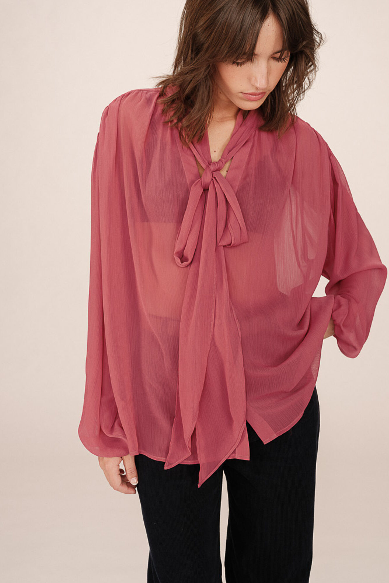 Grace & Mila Blusa fluida con lazada