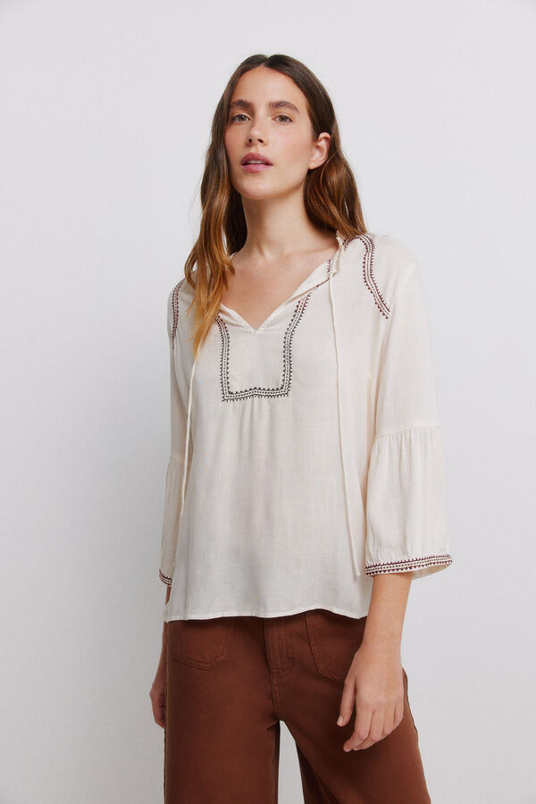 Vila Blusa boho con bordados en contraste Beige
