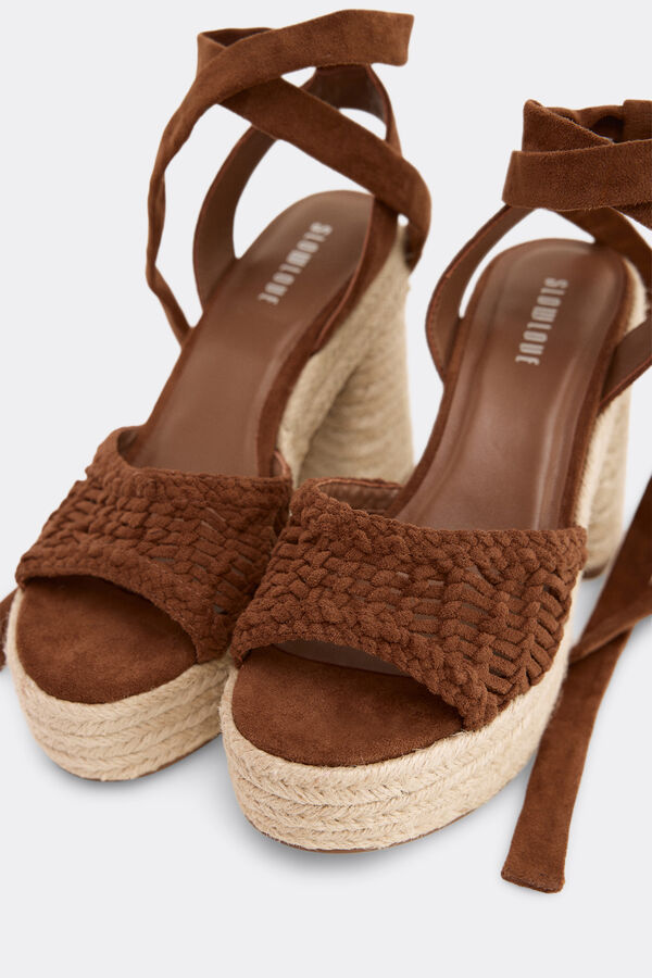 Slowlove Sandalia plataforma crochet Marr&oacute;n
