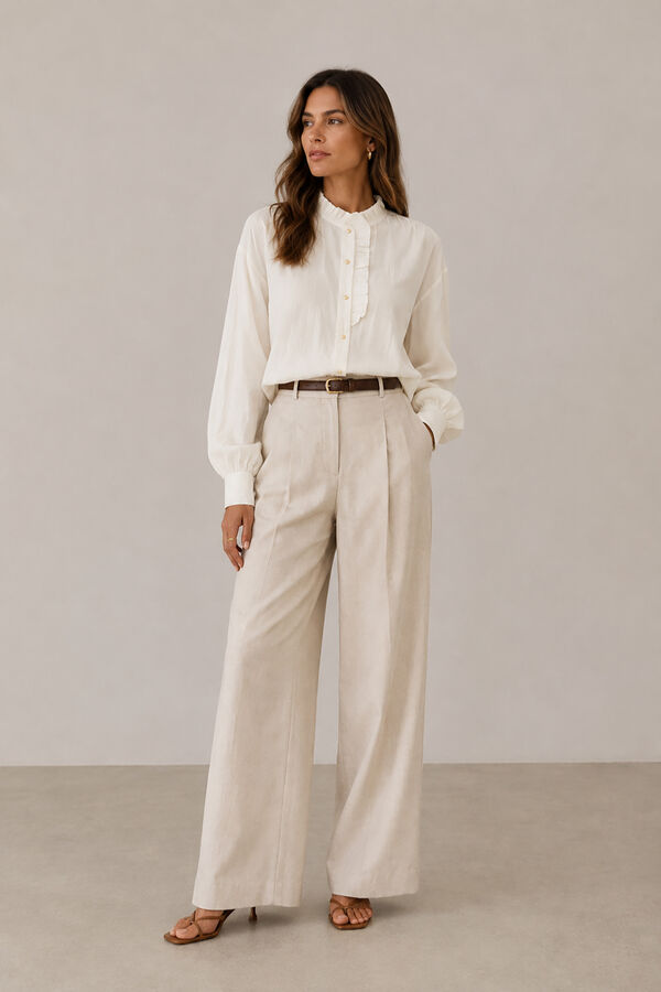 Vila Blusa cuello alto con volante Beige