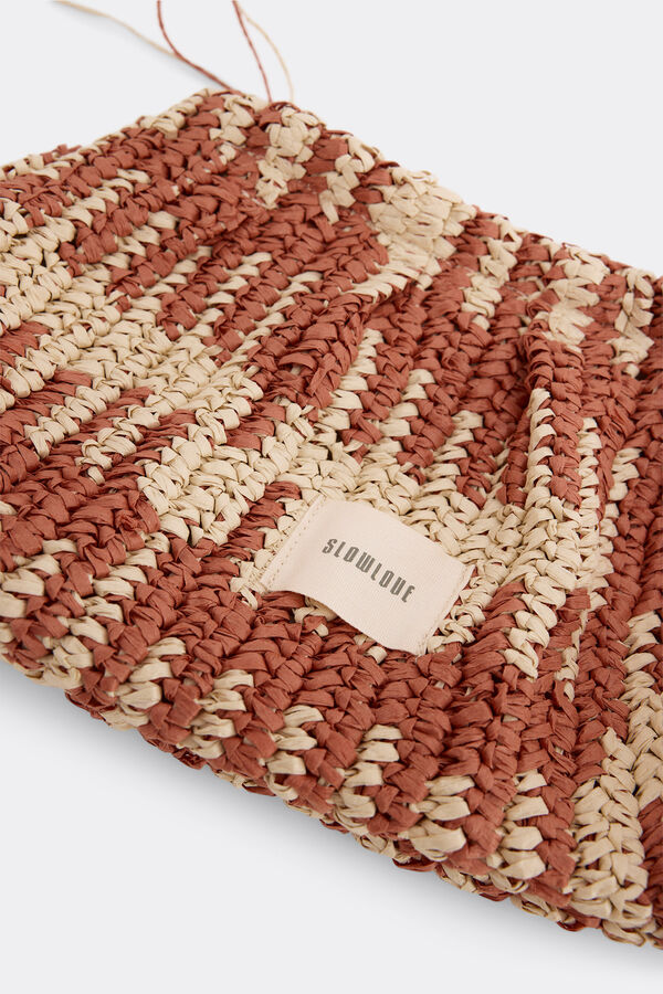 Slowlove Bolso pouch rafia Estampado marr&oacute;n