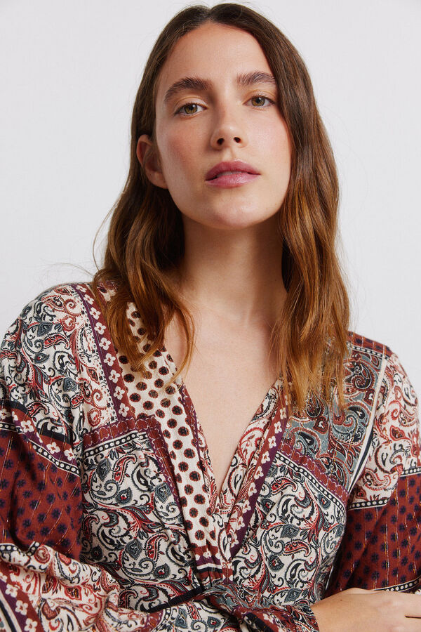 Vila Vestido midi estampado patchwork Marr&oacute;n