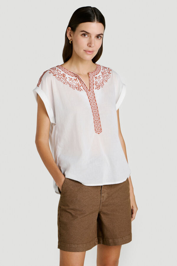 Vila Blusa de mujer con bordados de algod&oacute;n org&aacute;nico Blanco