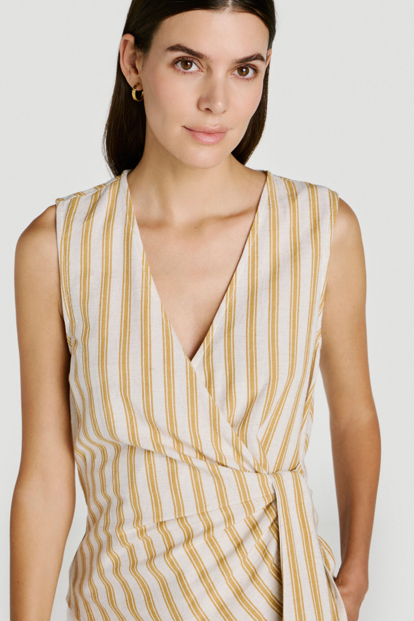 Vila Top de mujer cruzado con lazada de lino