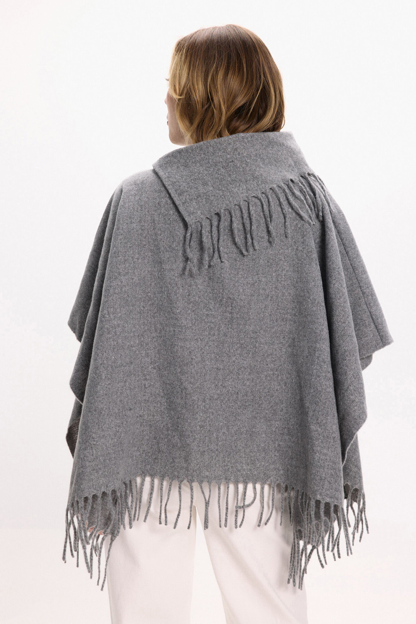 Vila Poncho con flecos