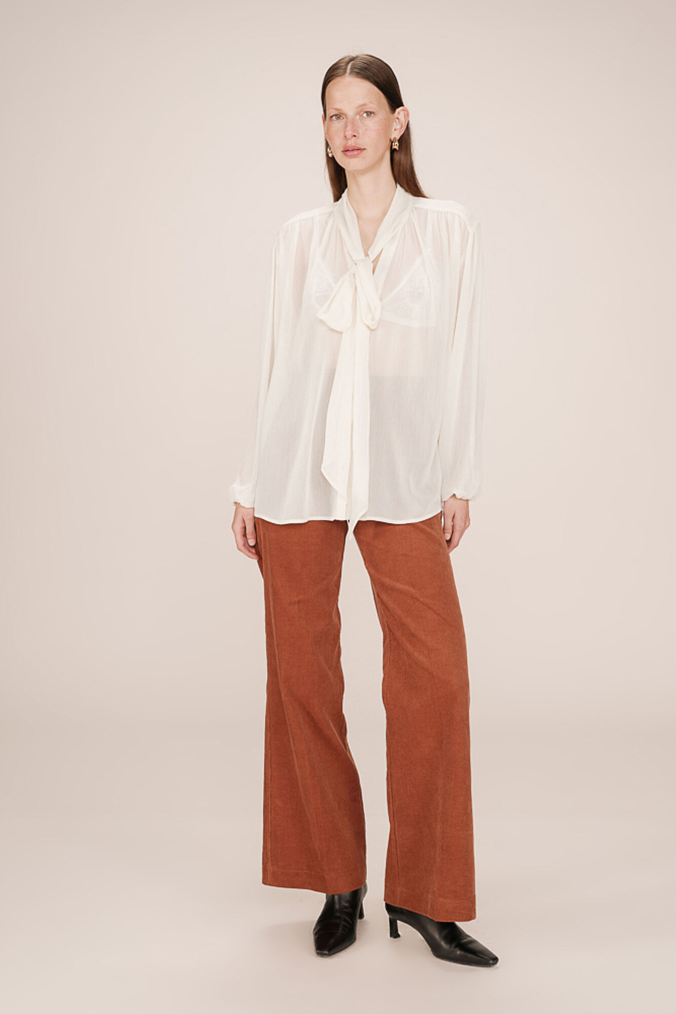 Grace & Mila Blusa fluida con lazada