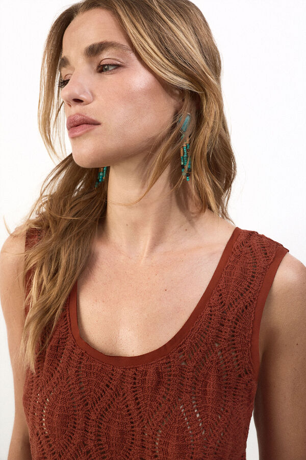 Slowlove Top tirantes crochet Marr&oacute;n