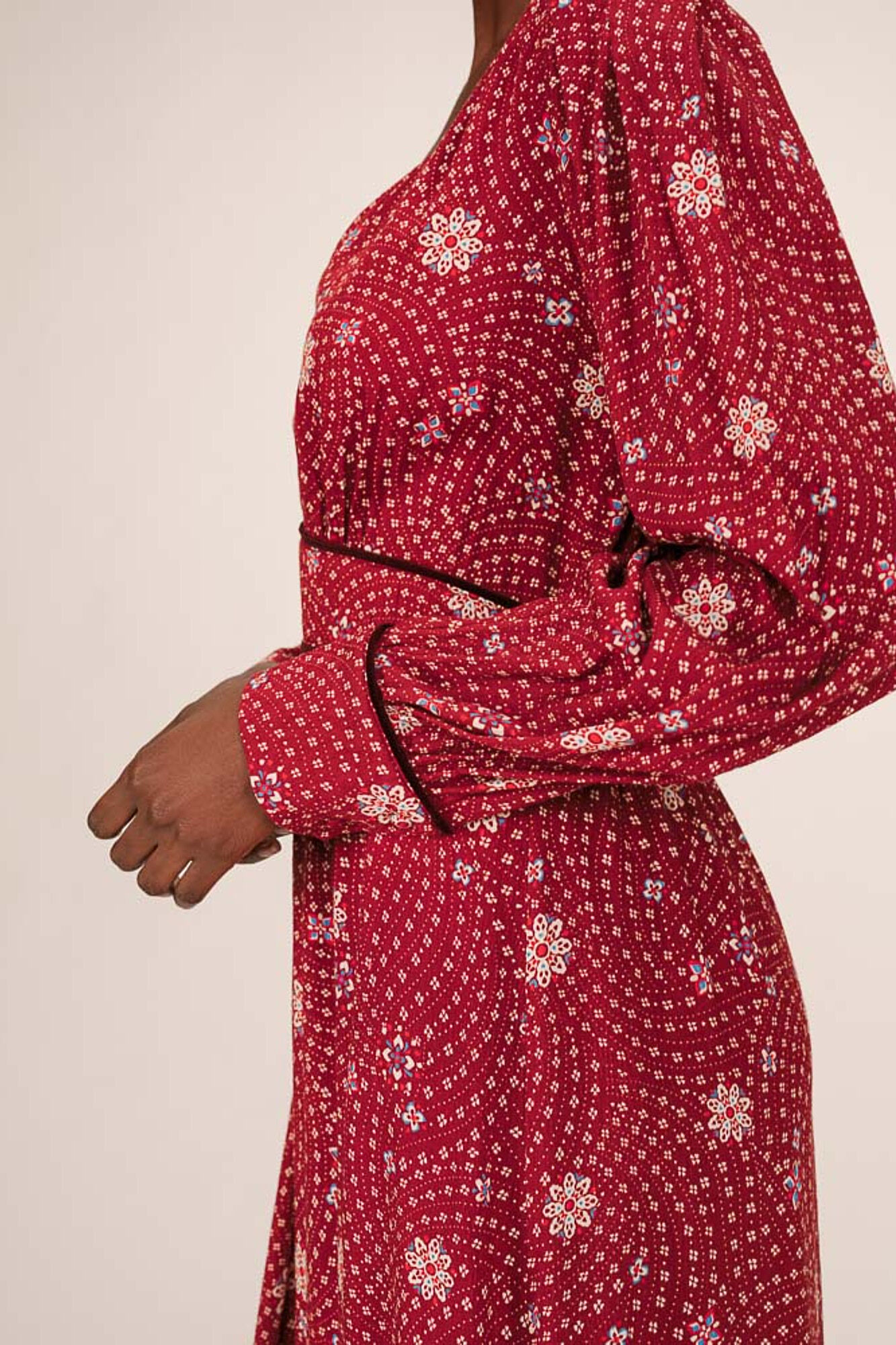 Grace & Mila Vestido largo con escote en pico