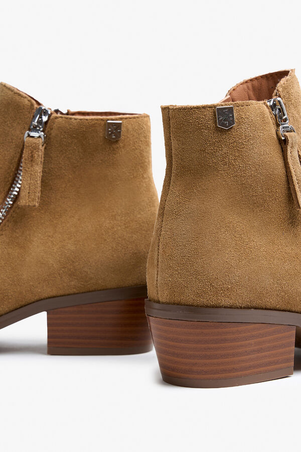 Popa Bot&iacute;n se&ntilde;ora Urbana Serraje Marr&oacute;n