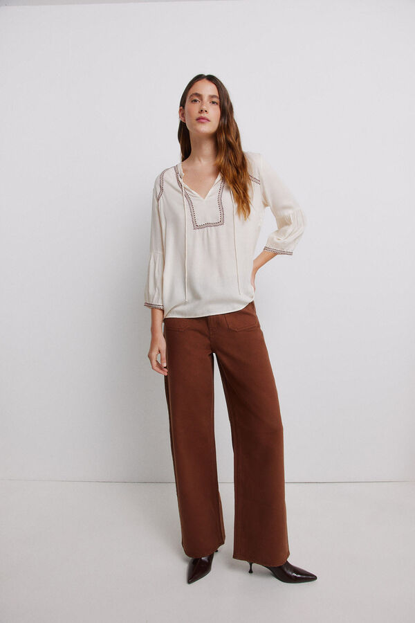 Vila Blusa boho con bordados en contraste Beige