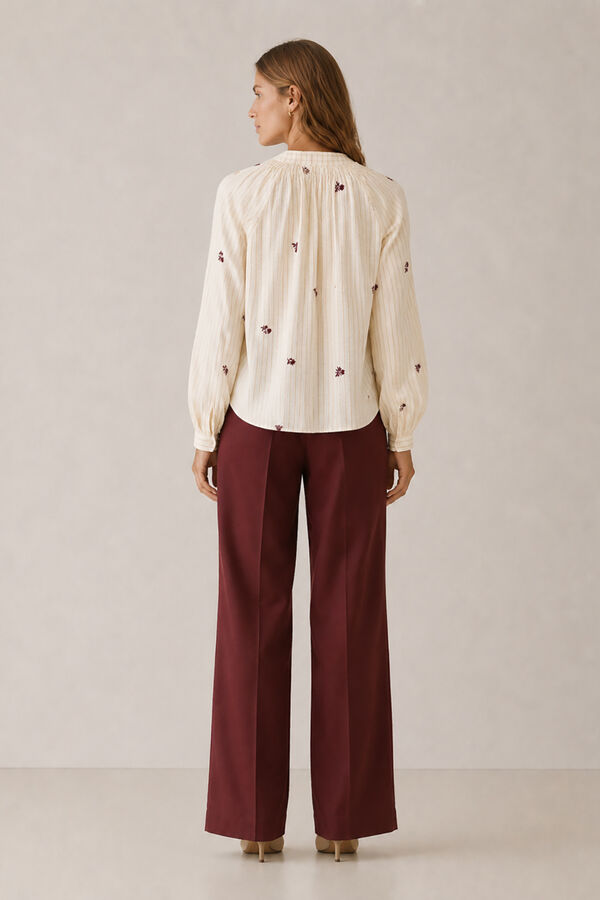 Vila Blusa fluida con bordados florales Beige