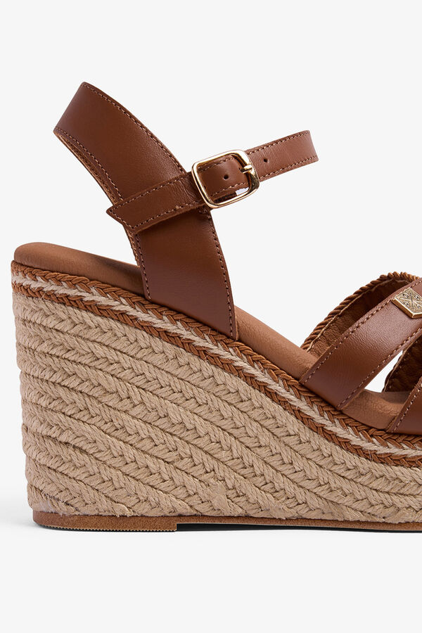 Popa Sandalia cu&ntilde;a alta se&ntilde;ora Guios Yute Marr&oacute;n