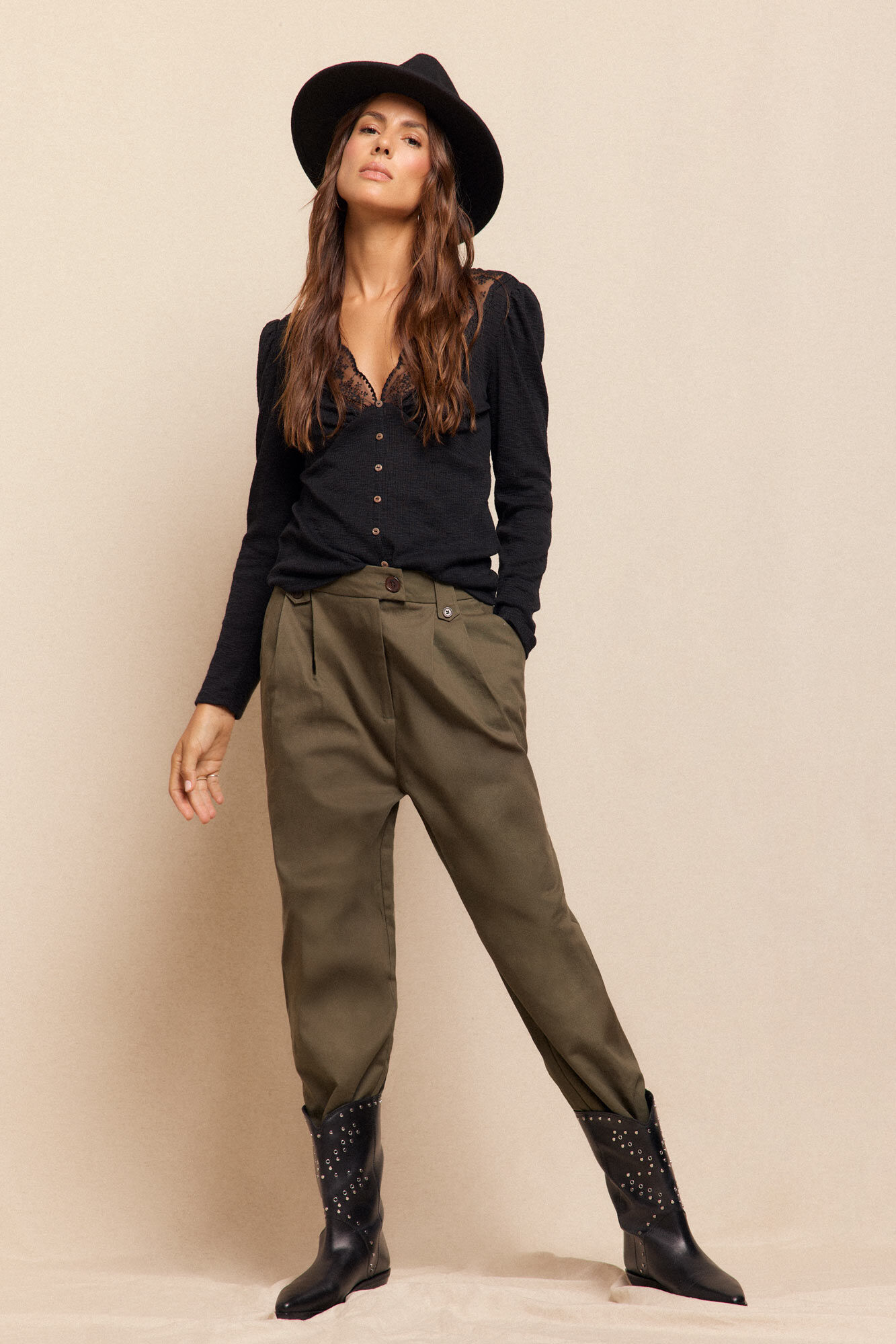 Slowlove Bota piel tachas