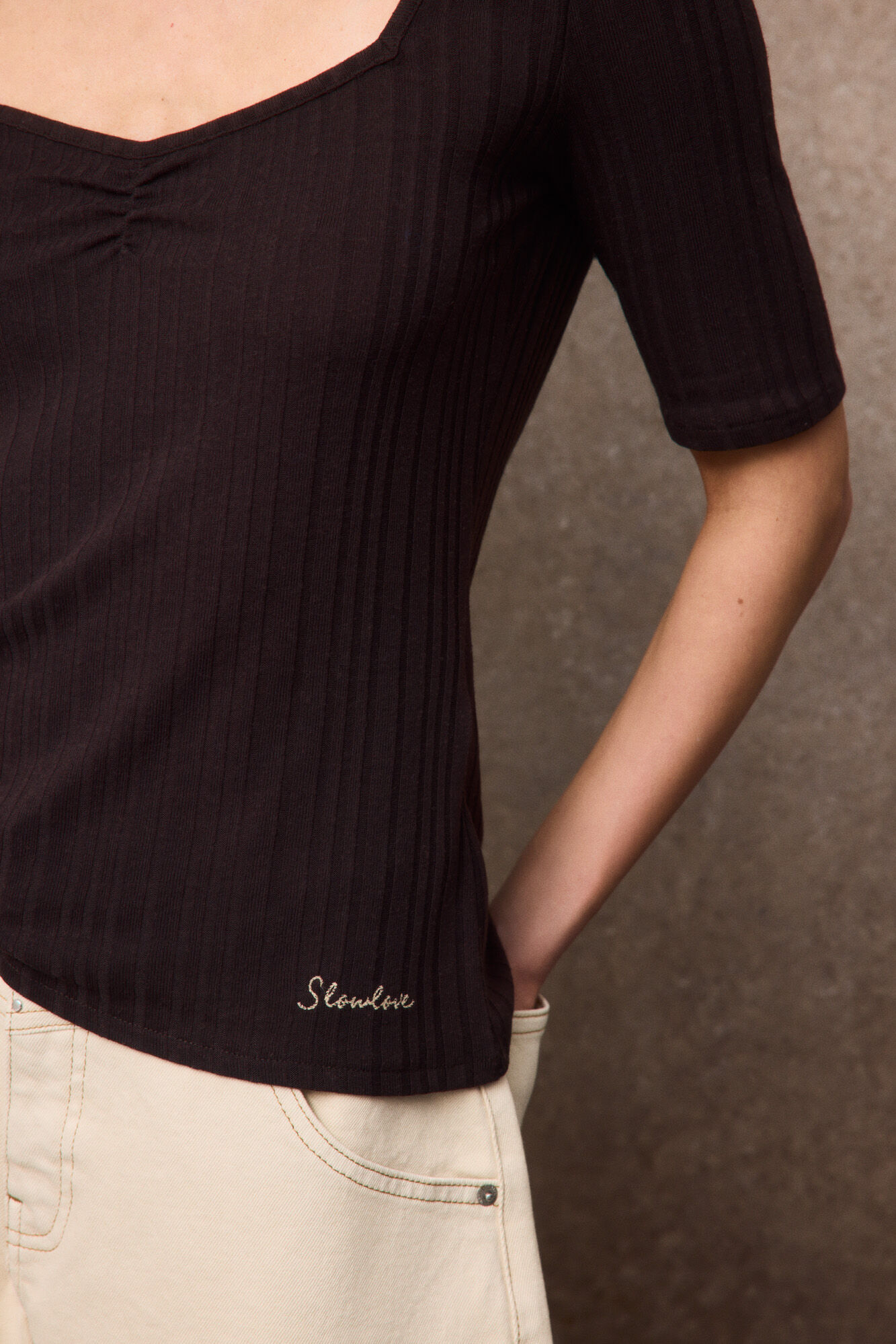 Slowlove Top frunce escote pico