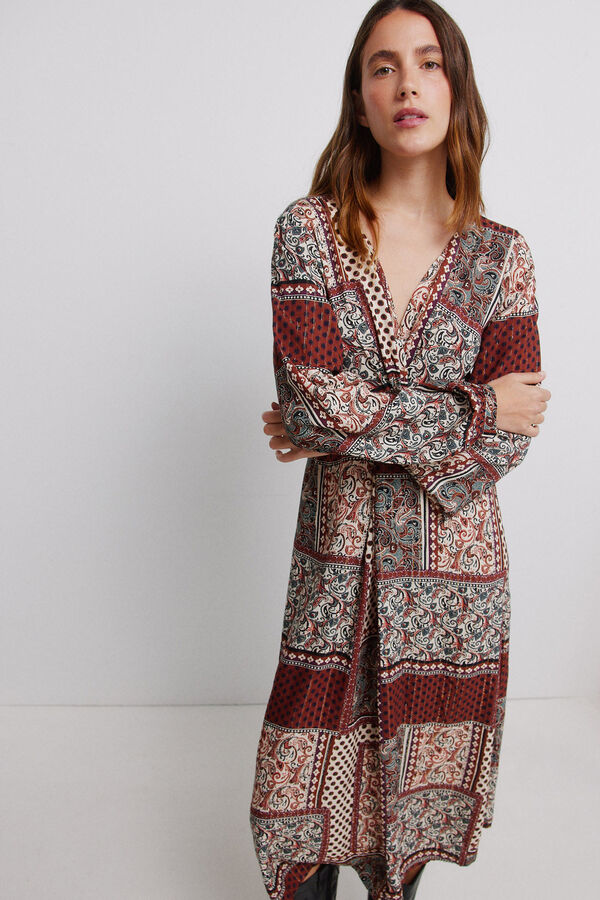 Vila Vestido midi estampado patchwork Marr&oacute;n