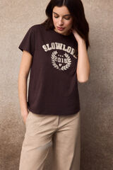 Slowlove Camiseta SlowLove Marr&oacute;n oscuro