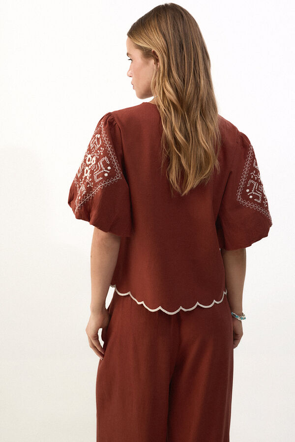 Slowlove Blusa bordado manga farol Marr&oacute;n