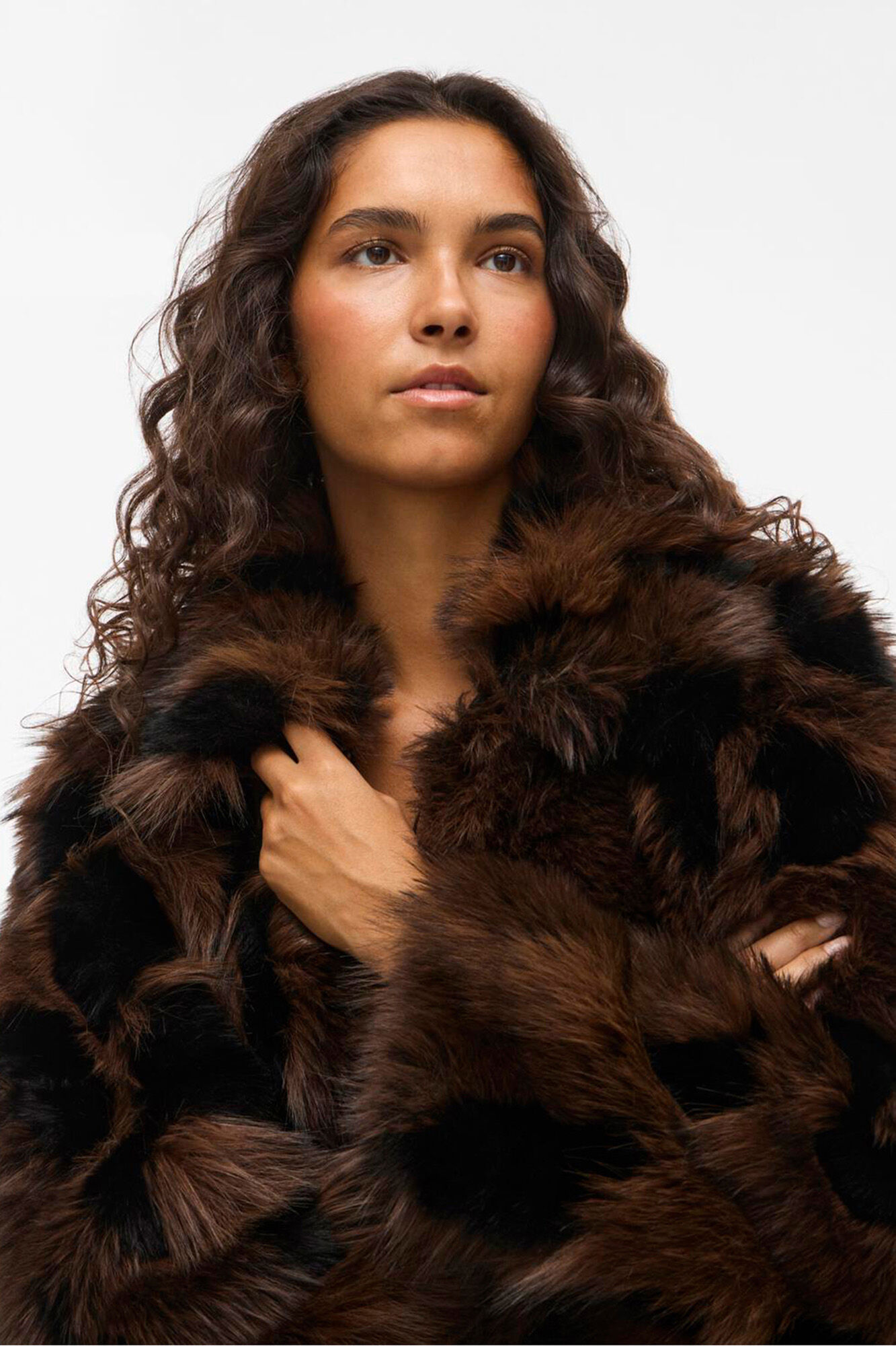 Vila Abrigo efecto pelo con solapas