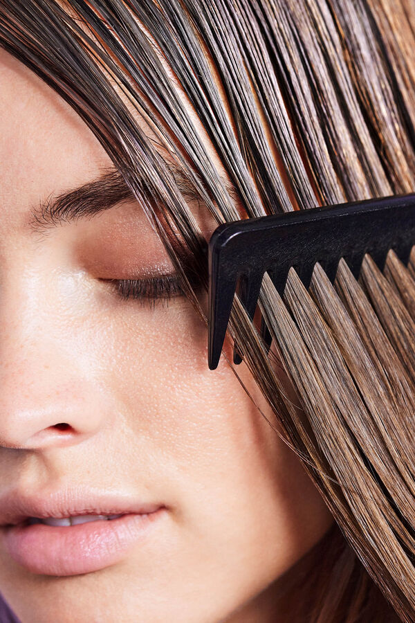 Nuxe Hair Prodigieux&reg; Mascarilla Nutrici&oacute;n Pre-champ&uacute; Lila