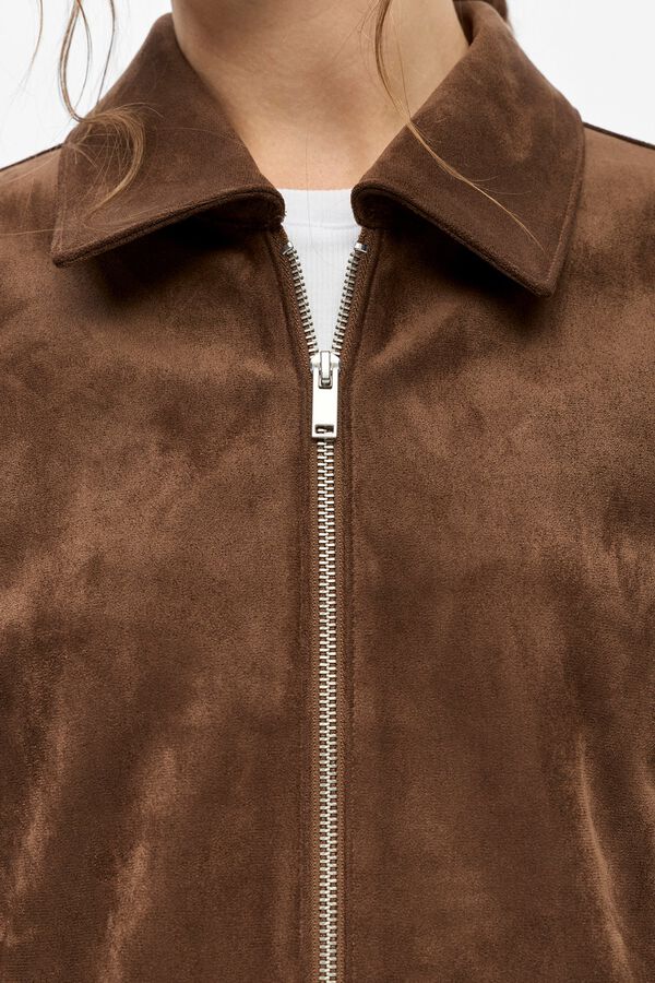 Object Chaqueta corta efecto ante Marr&oacute;n