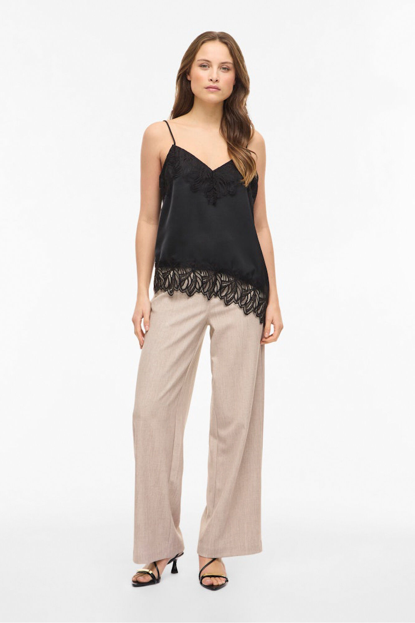 Vila Top lencero satinado con encaje