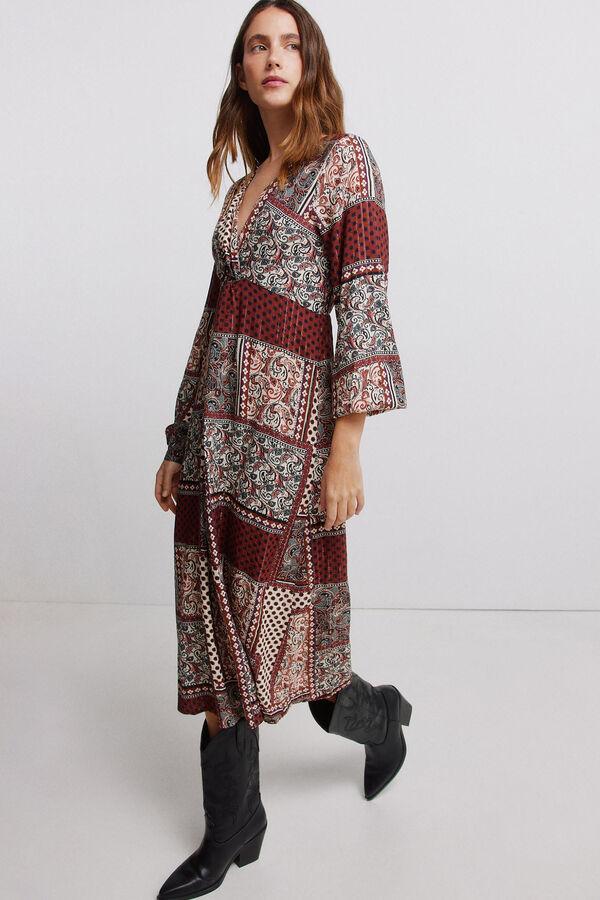 Vila Vestido midi estampado patchwork Marr&oacute;n