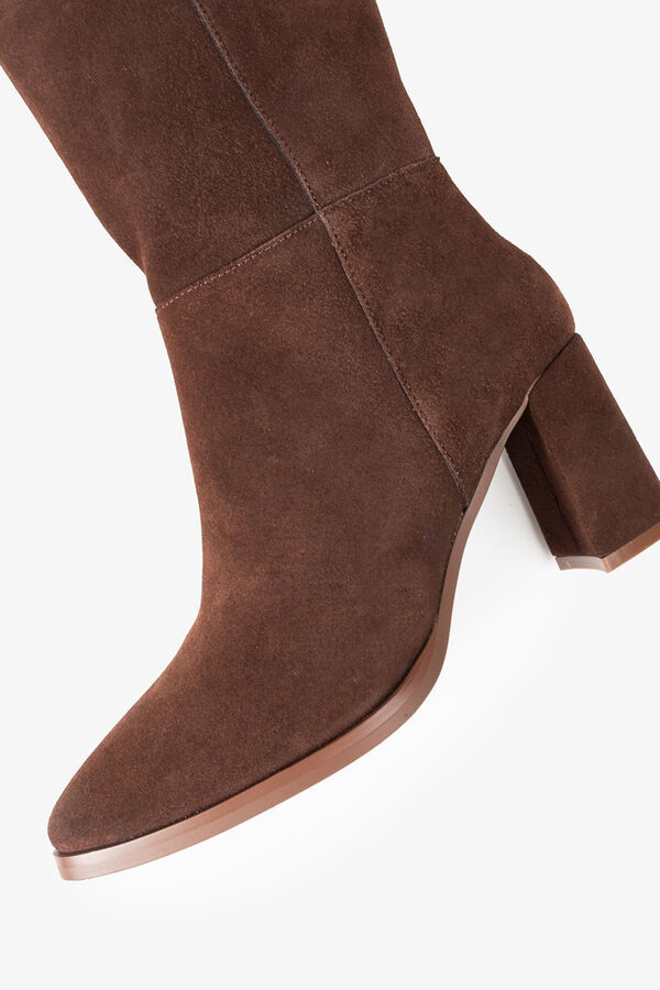 Popa Bota se&ntilde;ora Sinnara Serraje Marr&oacute;n oscuro