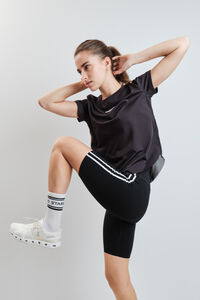 Dash and Stars Camiseta negra t&eacute;cnica panel mesh