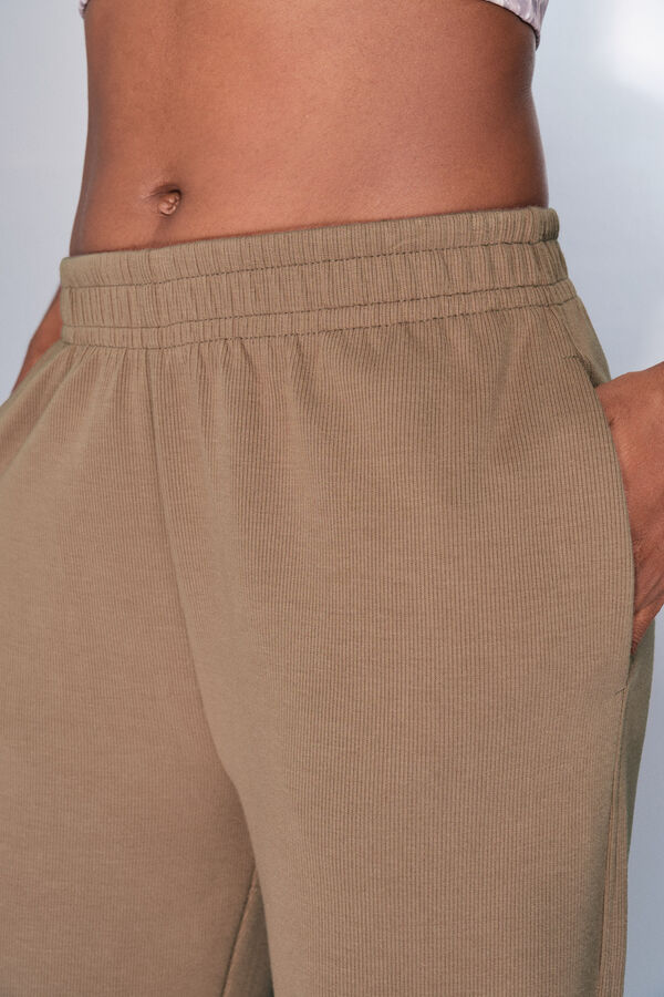 Dash and Stars Pantal&oacute;n recto ancho canal&eacute; marr&oacute;n nude