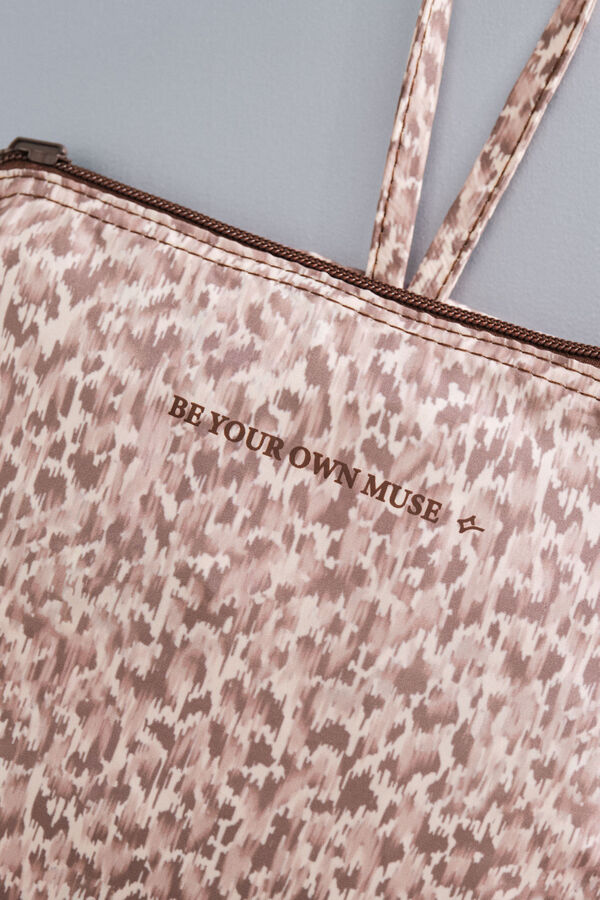 Dash and Stars Bolso deporte plegable animal print nude