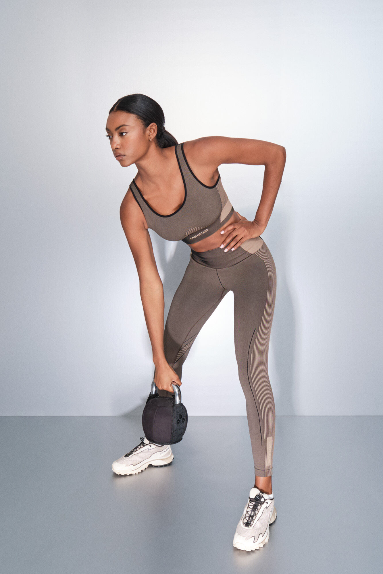 Dash and Stars Sujetador deportivo marr&oacute;n SEAMLESS FIT