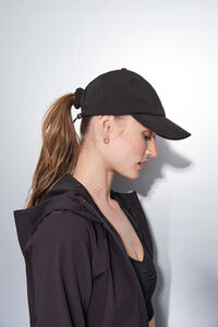 Dash and Stars Gorra técnica ajustable logo negra