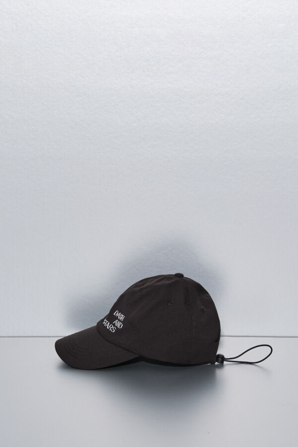Dash and Stars Gorra t&eacute;cnica ajustable logo negra negro