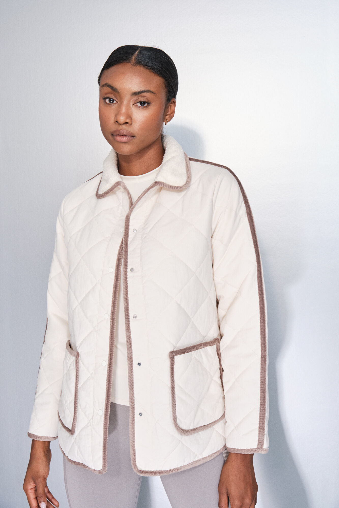 Dash and Stars Chaqueta acolchada rombos beige