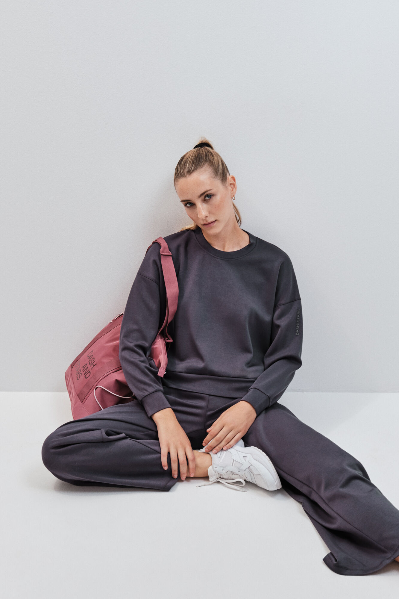Dash and Stars Sudadera college modal gris