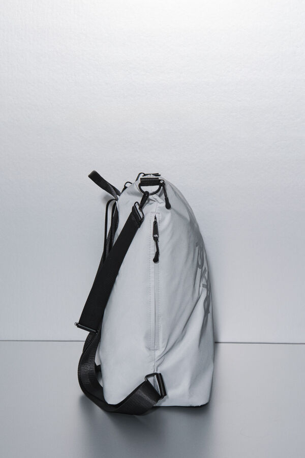 Dash and Stars Mochila multiposici&oacute;n nylon efecto metalizado gris