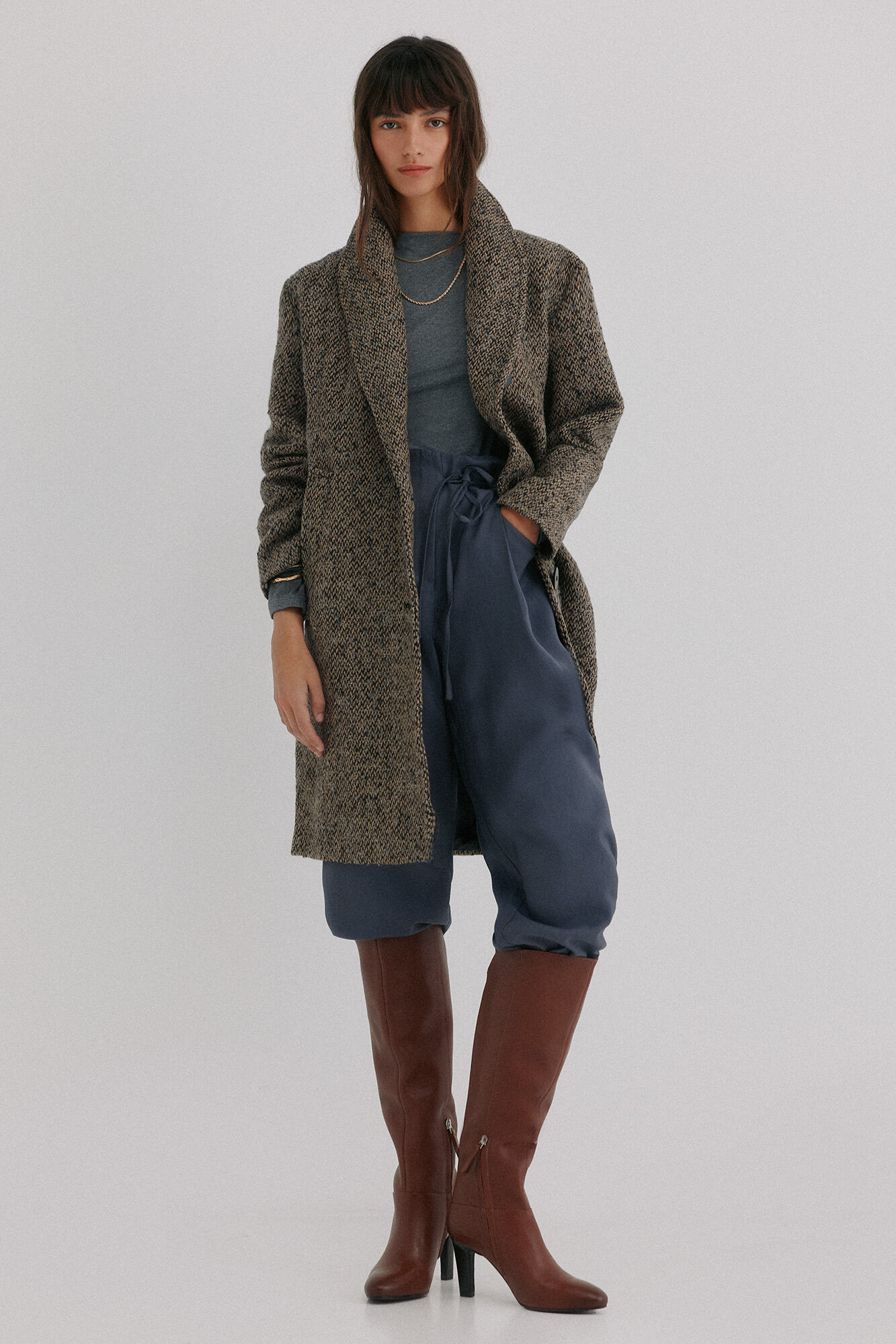 Hoss Intropia F&aacute;tima. Abrigo con solapa