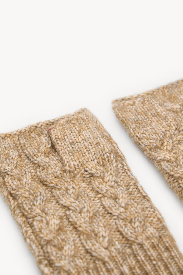 Hoss Intropia Nubia. Mitones punto Beige