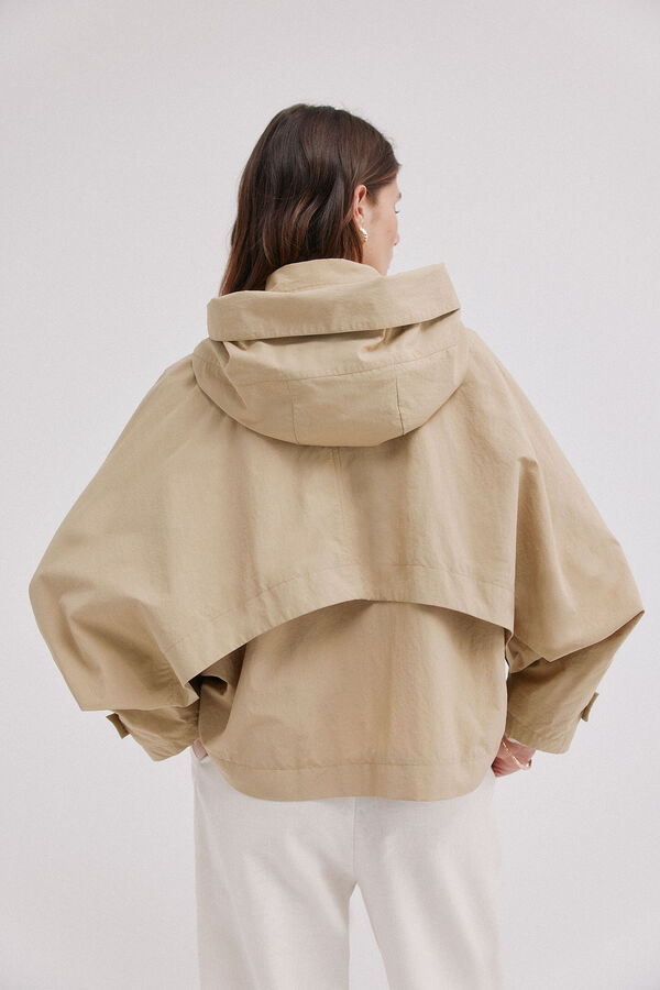 Hoss Intropia Daniela. Gabardina corta Marfil