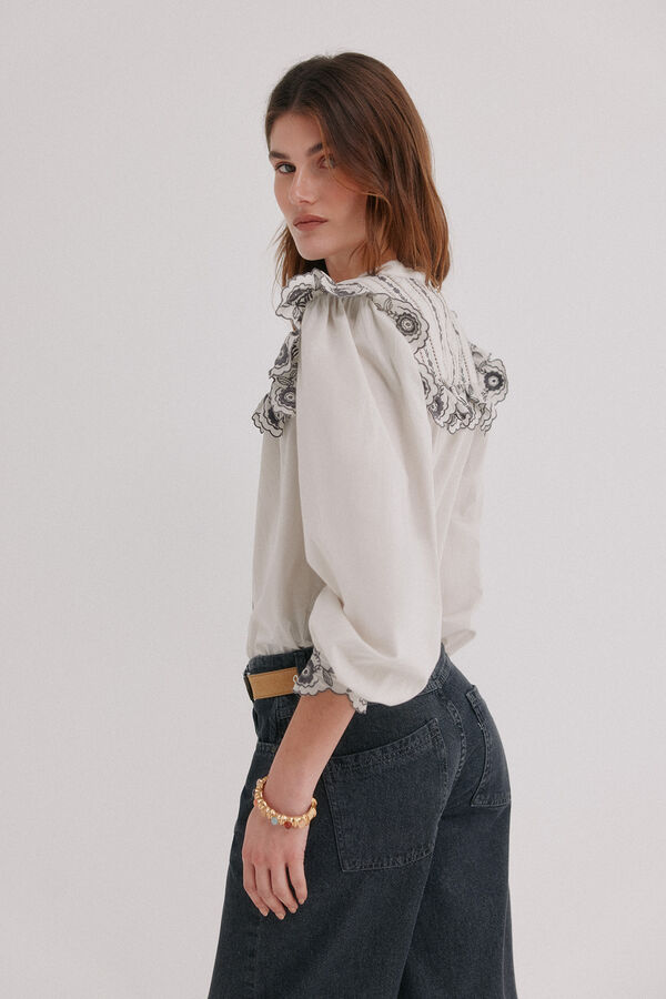 Hoss Intropia Carolina. Blusa bordada Gris