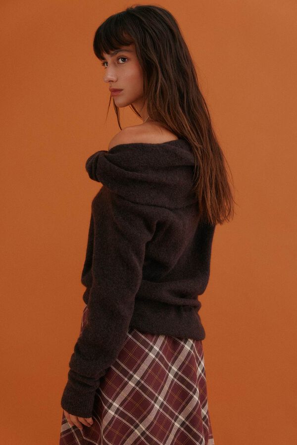 Hoss Intropia Idalia. Jersey con escote asim&eacute;trico Marron oscuro