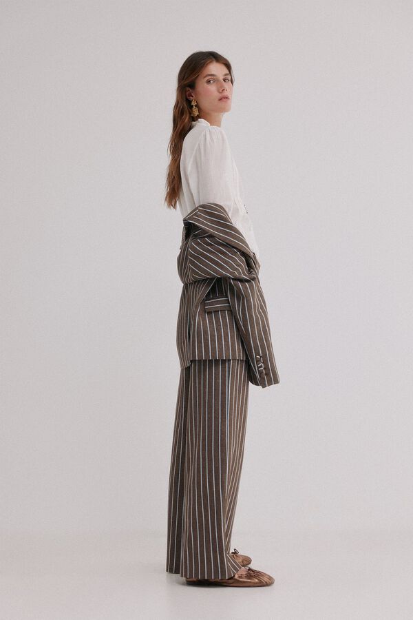 Hoss Intropia Elia. Blazer a rayas Marron oscuro