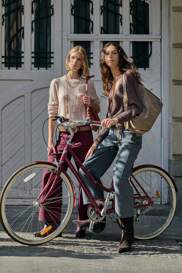 Hoss Intropia Bonnie. Vaqueros wide leg Granate